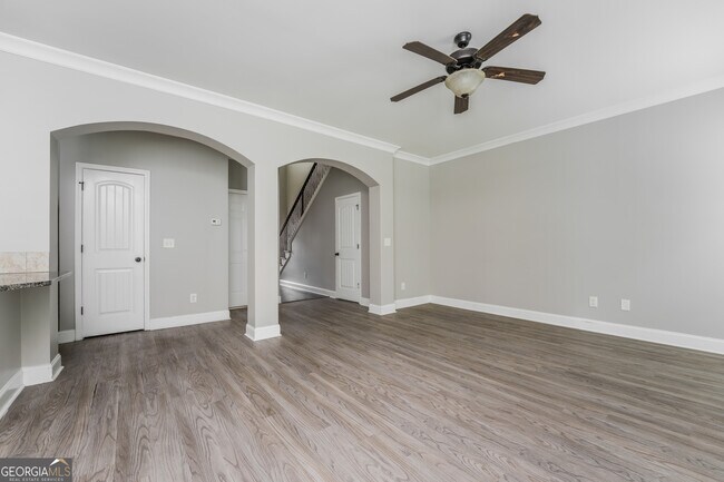 Building Photo - 4948 Longview Run