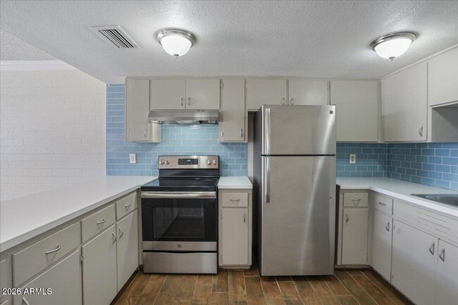 Building Photo - 6528 N 17th Ave