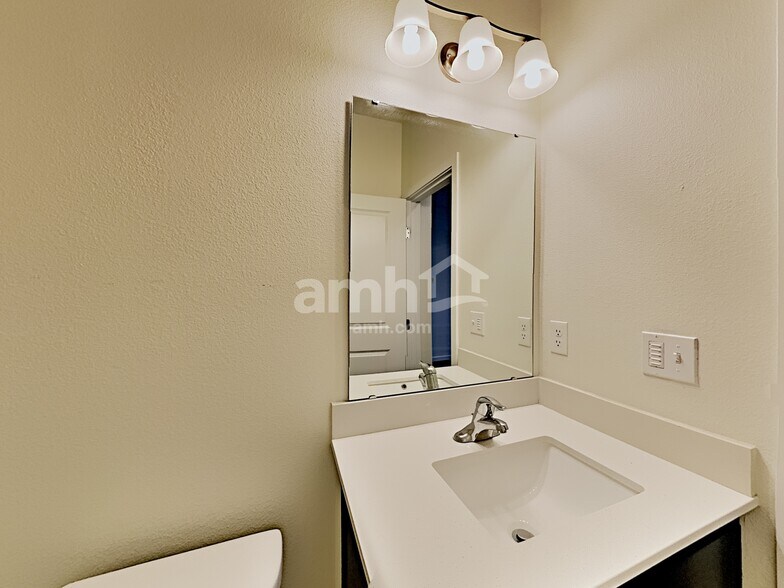 Building Photo - 2159 NW Woodland Dr