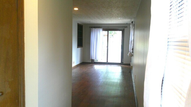 Building Photo - 406 Spring Station Cir