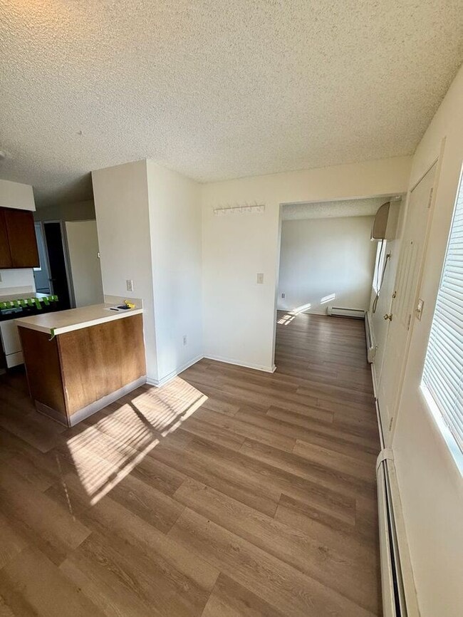 Building Photo - Move in specials - Pick One - Flexible lease terms are available  - 2 Bed, 1 Bath Apartment.
