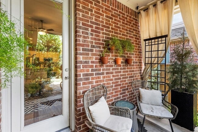 Building Photo - 4520 Del Rey Ave