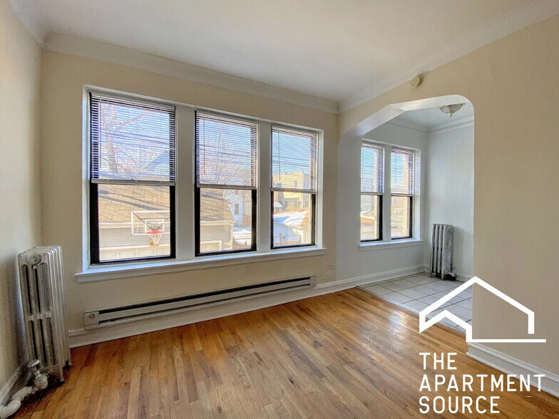 Building Photo - 4616 N Paulina St