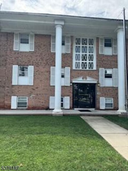 Primary Photo - 336 E Westfield Ave