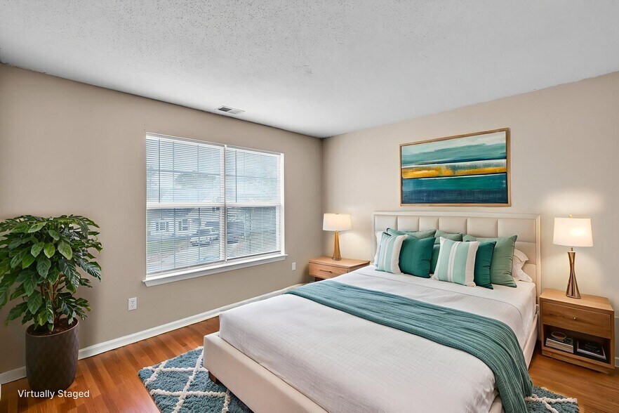 Building Photo - 3136 Sacramento Dr