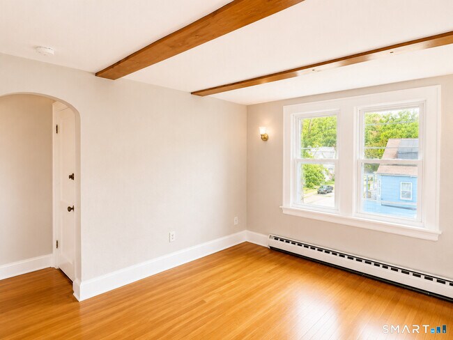 Building Photo - 386 Brightwood Ave