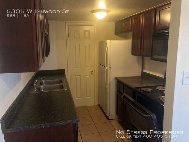 Building Photo - 2 Bedroom Town Home at 53rd Ave and McDowell!