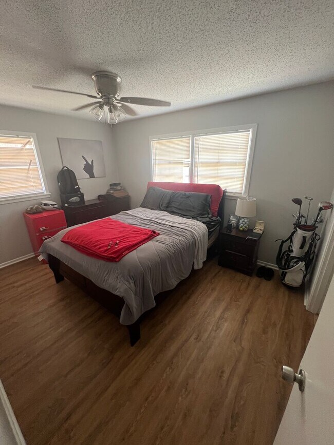 Building Photo - Pre Leasing for Fall 2026!! 4/3 in Medical District!