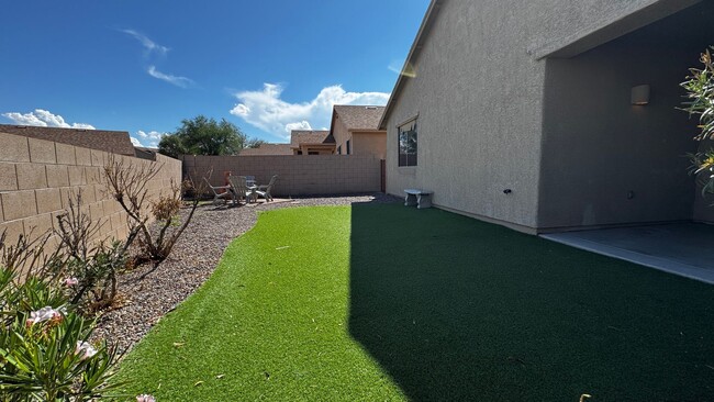 Building Photo - Eastside (Stella and Kolb) 4 bedroom  2 bath house with 2 car garage near Lakeside Park!