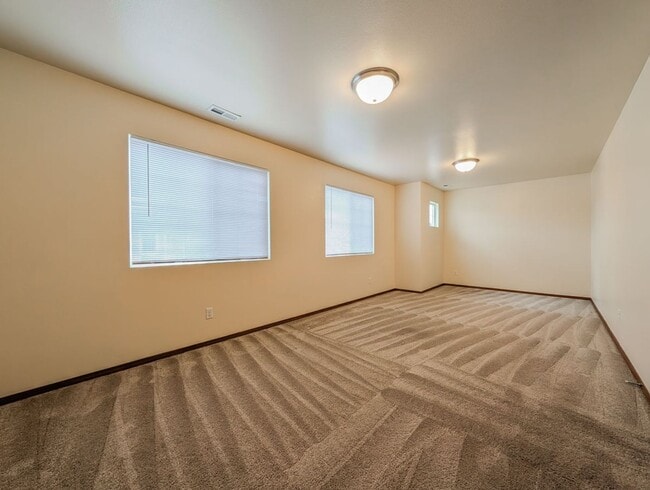 Building Photo - Beautiful 4 bed 2.5 bath home in Silver Lake!