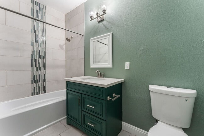 Building Photo - Stylish Condo with Modern Upgrades!