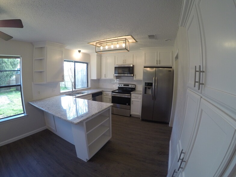 New granite countertops - 1604 Timbercreek Rd