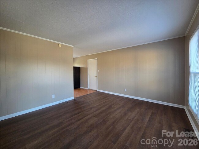 Building Photo - 743 Clarinda St