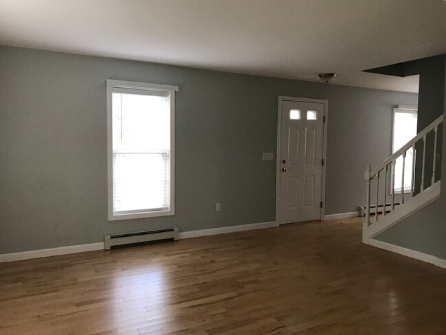 Building Photo - Scarborough-Sage Brush Drive: Lovely Colonial 3BR and 1.5BA available now $3,500.00 per month