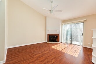 Building Photo - 7140 N Holiday Dr