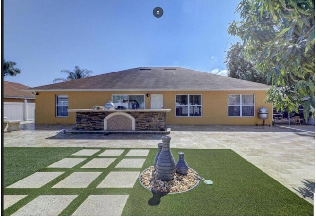 Building Photo - 2529 SW Grotto Cir