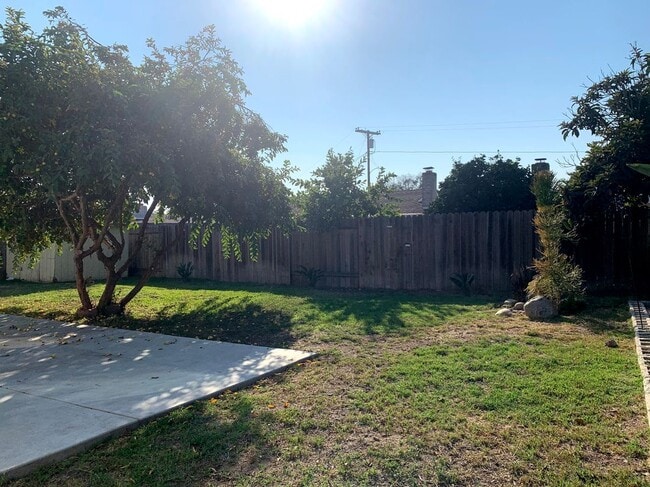 Building Photo - 4917 Roja Dr