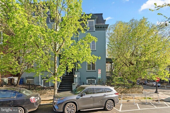 Building Photo - 1616 Kilbourne Pl NW