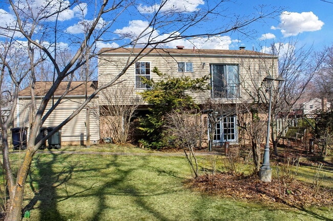 Building Photo - 1117 Ellingwood Dr