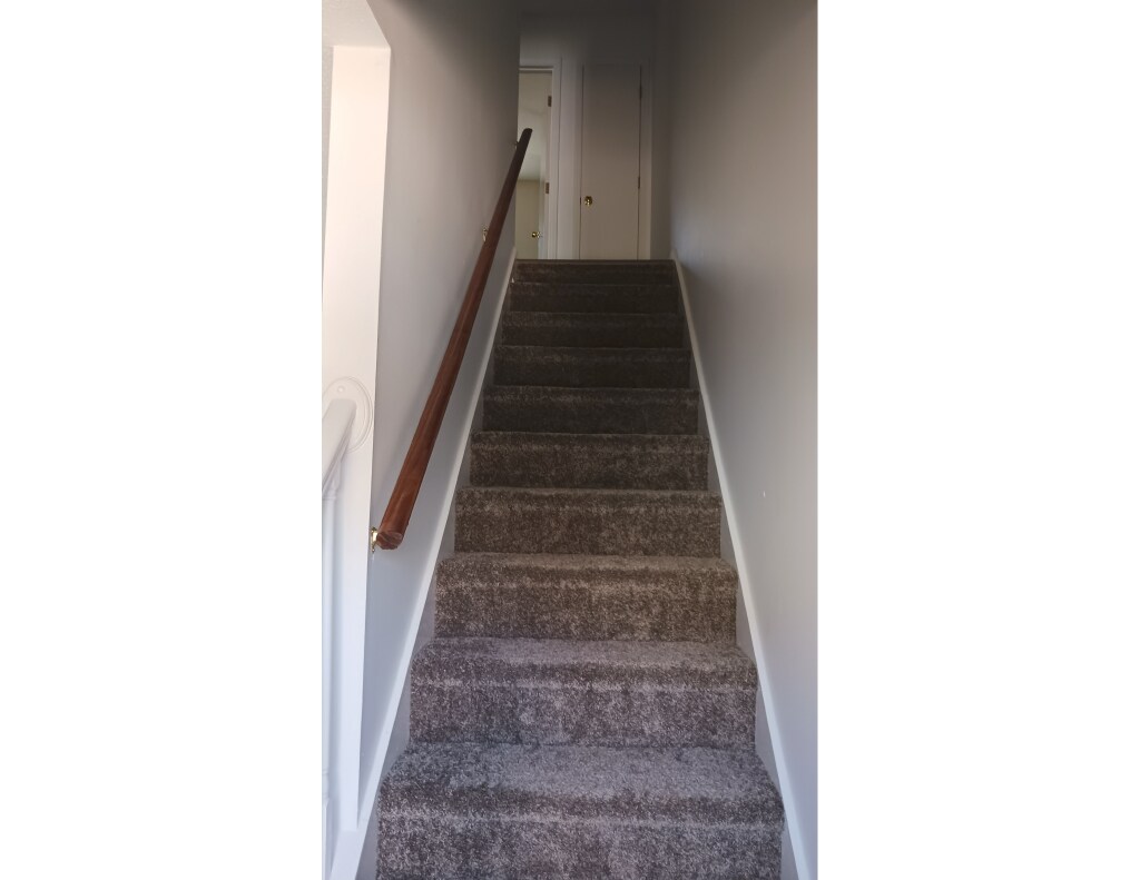 Building Photo - 115 Eastcliff Dr SE