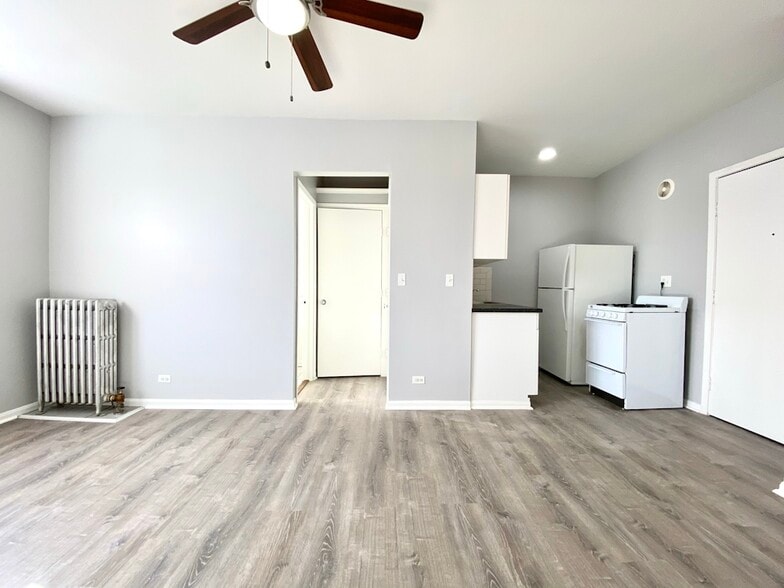 Building Photo - 4031 N Kenmore Ave