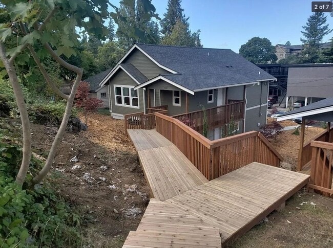 Building Photo - 7 Bedroom Home for Prelease in Sehome Neighborhood!