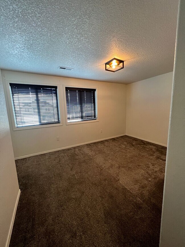 Building Photo - Beautifully Updated Home in Sage Point School District!