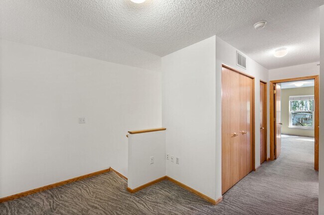 Building Photo - 645 N 1st St