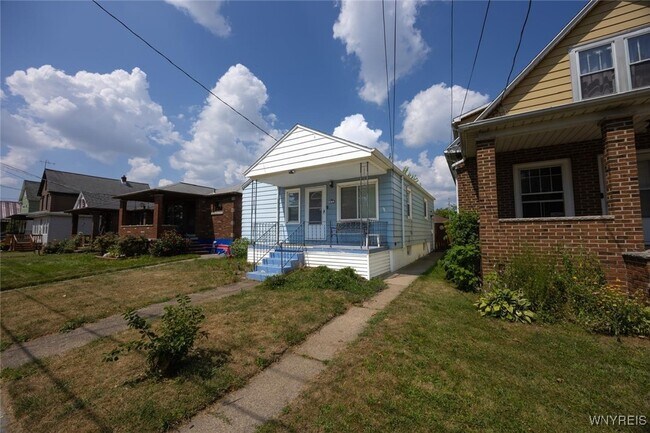 Building Photo - 2784 Monroe Ave