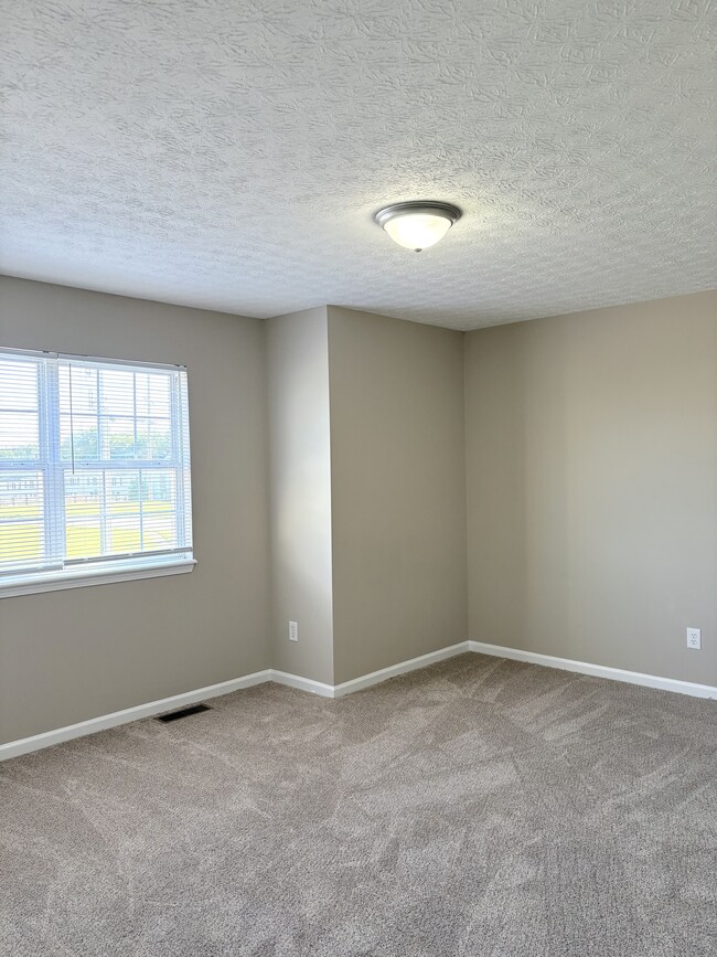 Building Photo - 2038 Salisbury Dr