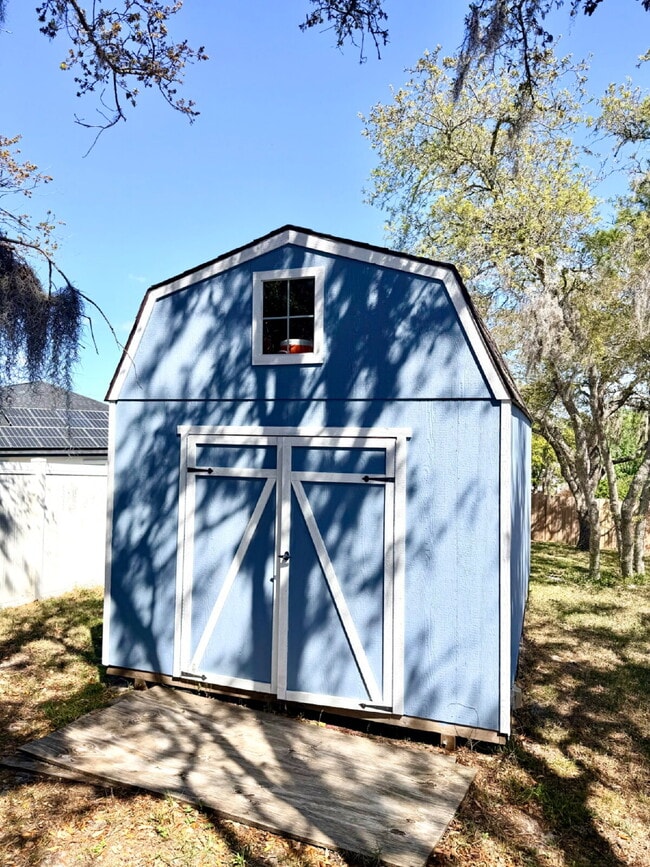 Building Photo - Large two Bedroom, 2 Bathroom, 2 Car Garage Home For Rent. *** Rent includes Water, Internet, and...