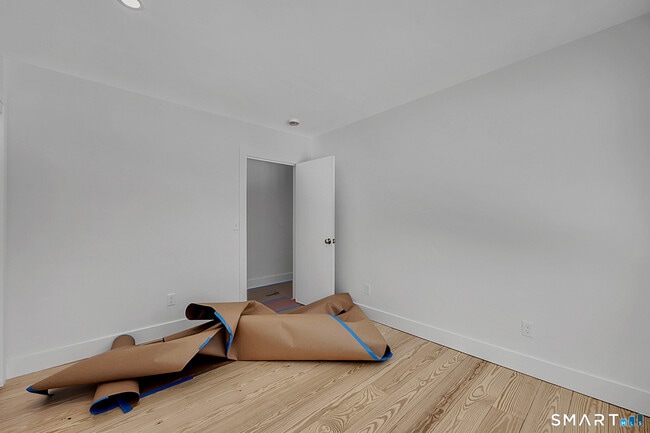 Building Photo - 220 Upper Grassy Hill Rd