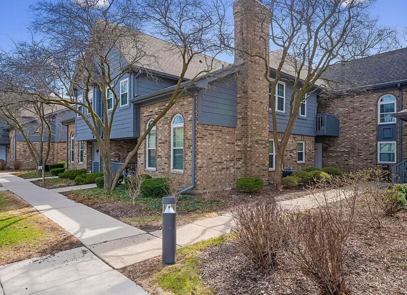 Building Photo - 11 Foxcroft Rd