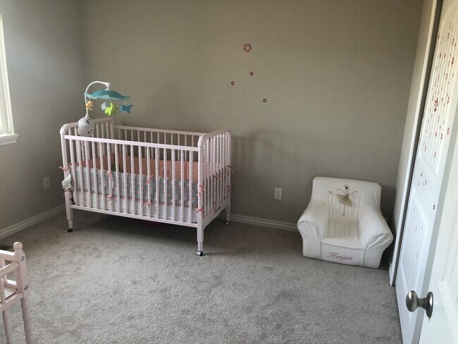Building Photo - Newer 5bdrm + Office in D20 North Fork Wit...