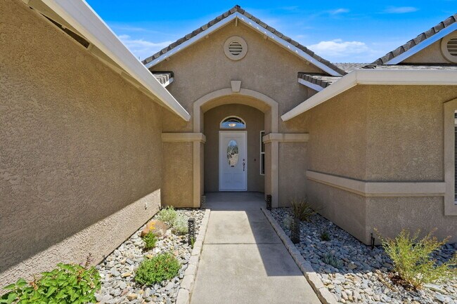 Building Photo - Very clean move in ready dog friendly