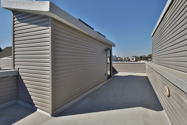 Building Photo - 2541 Turner St