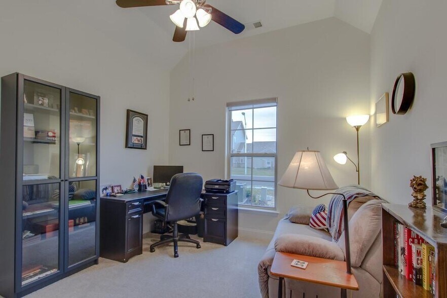 Building Photo - 422 Tamarac Dr