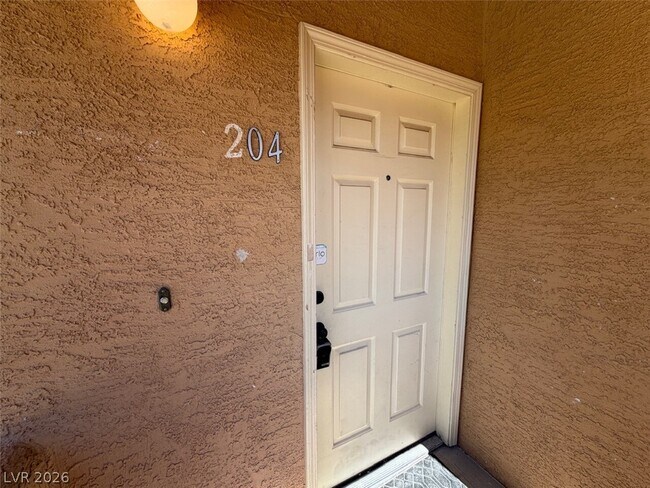Building Photo - 900 Heavenly Hill Ct