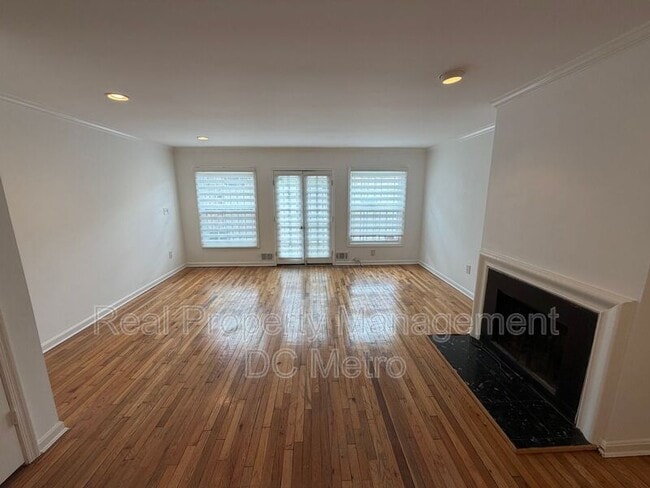 Building Photo - 1406 Carrollsburg Pl SW