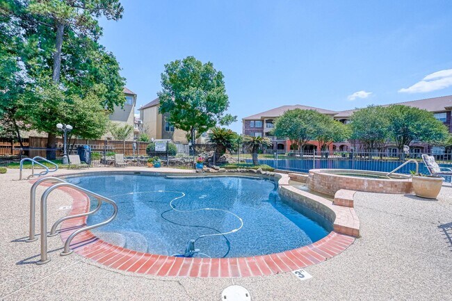 Building Photo - 2803 Kings Crossing Dr