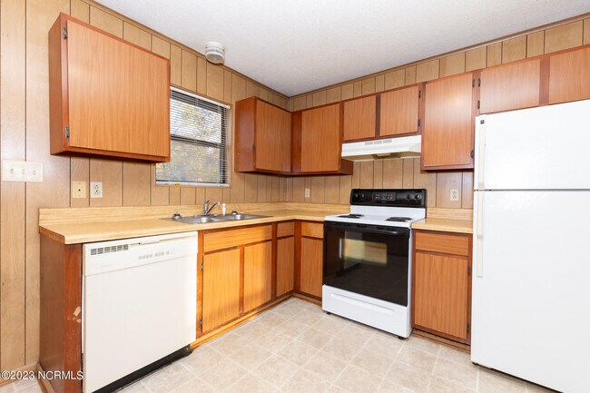 Building Photo - 106 Ravenwood Dr