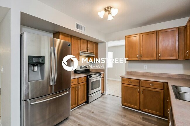 Building Photo - 4 Bedroom Pet-Friendly Home in Tucson, AZ with Main Street Renewal