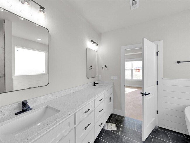 Building Photo - 4843 Farmhouse St