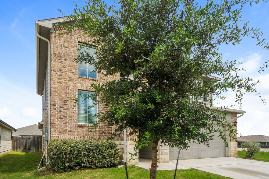 Building Photo - 775 Monarch Dr