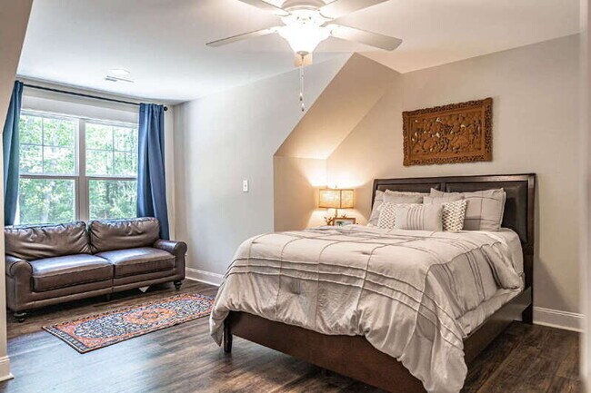 Building Photo - 156 Lakeview Dr