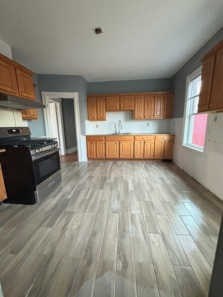 Building Photo - 46 Evelyn St