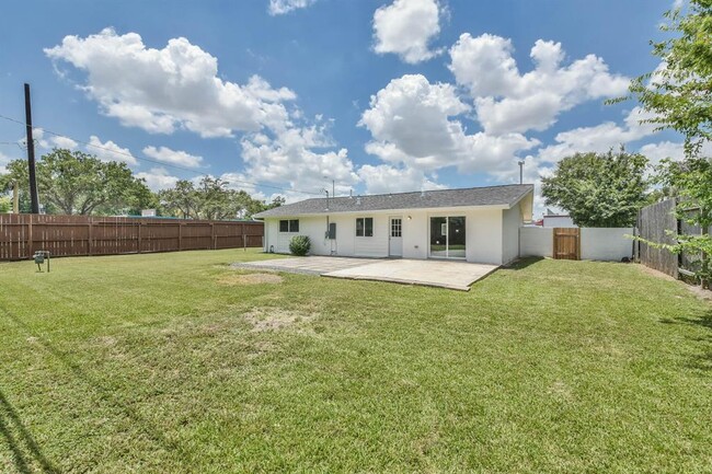 Building Photo - 3215 Rockyridge Dr