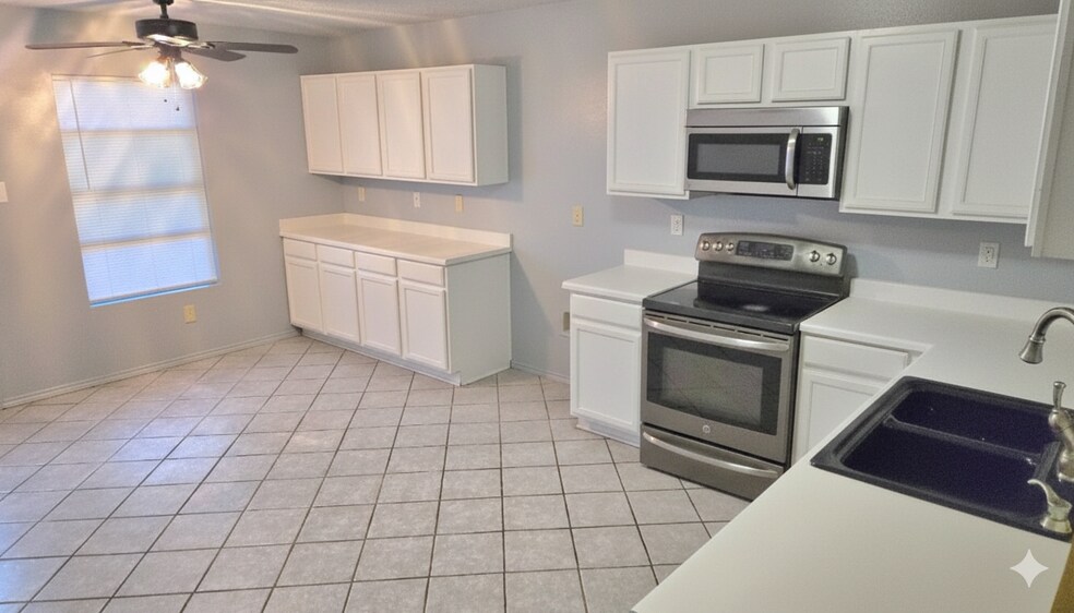 Building Photo - 1330 Blazing Star Trl