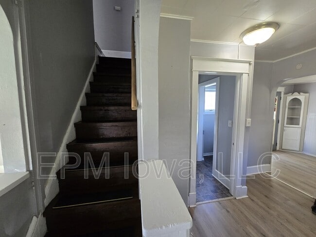 Building Photo - 325 Randall St
