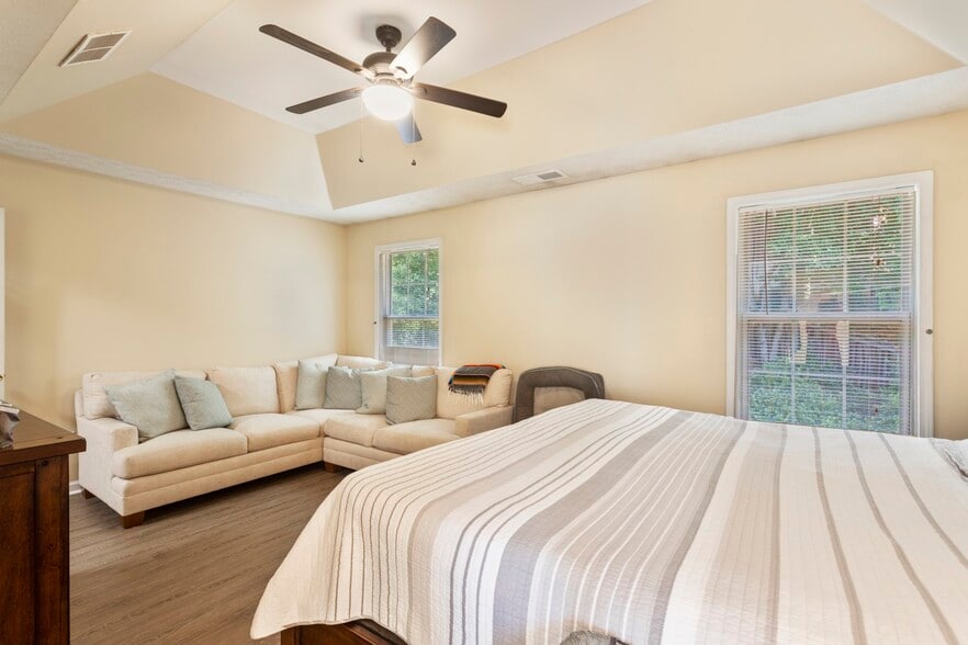 Building Photo - 2260 Winthrope Way Dr